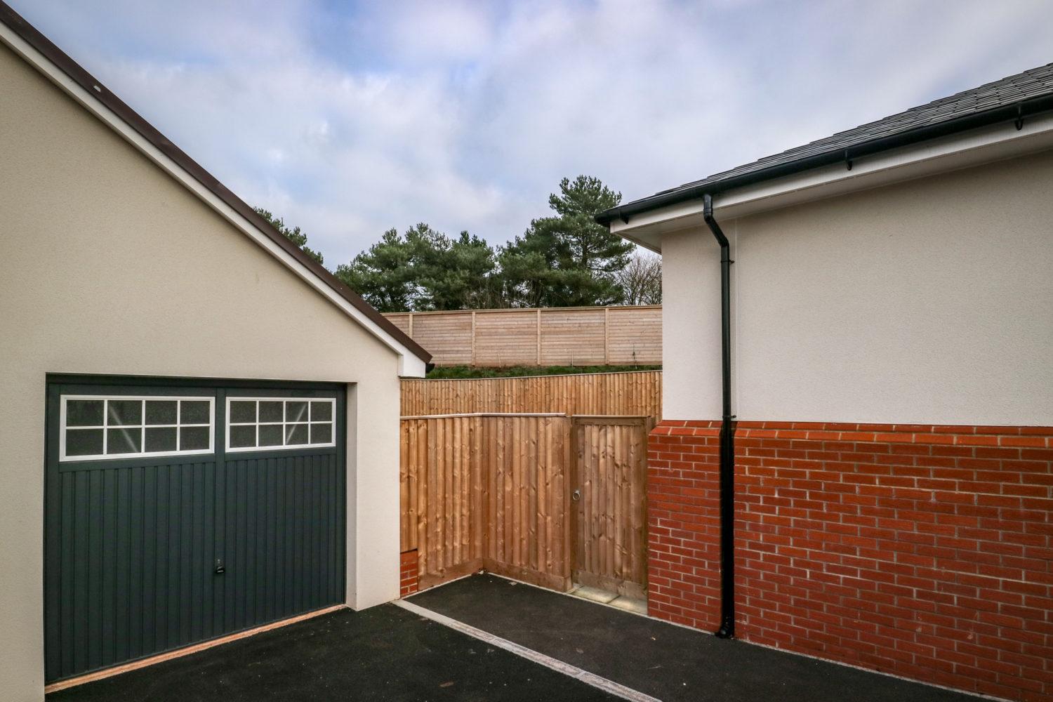 moonhill-ext-pl16-6782_MR