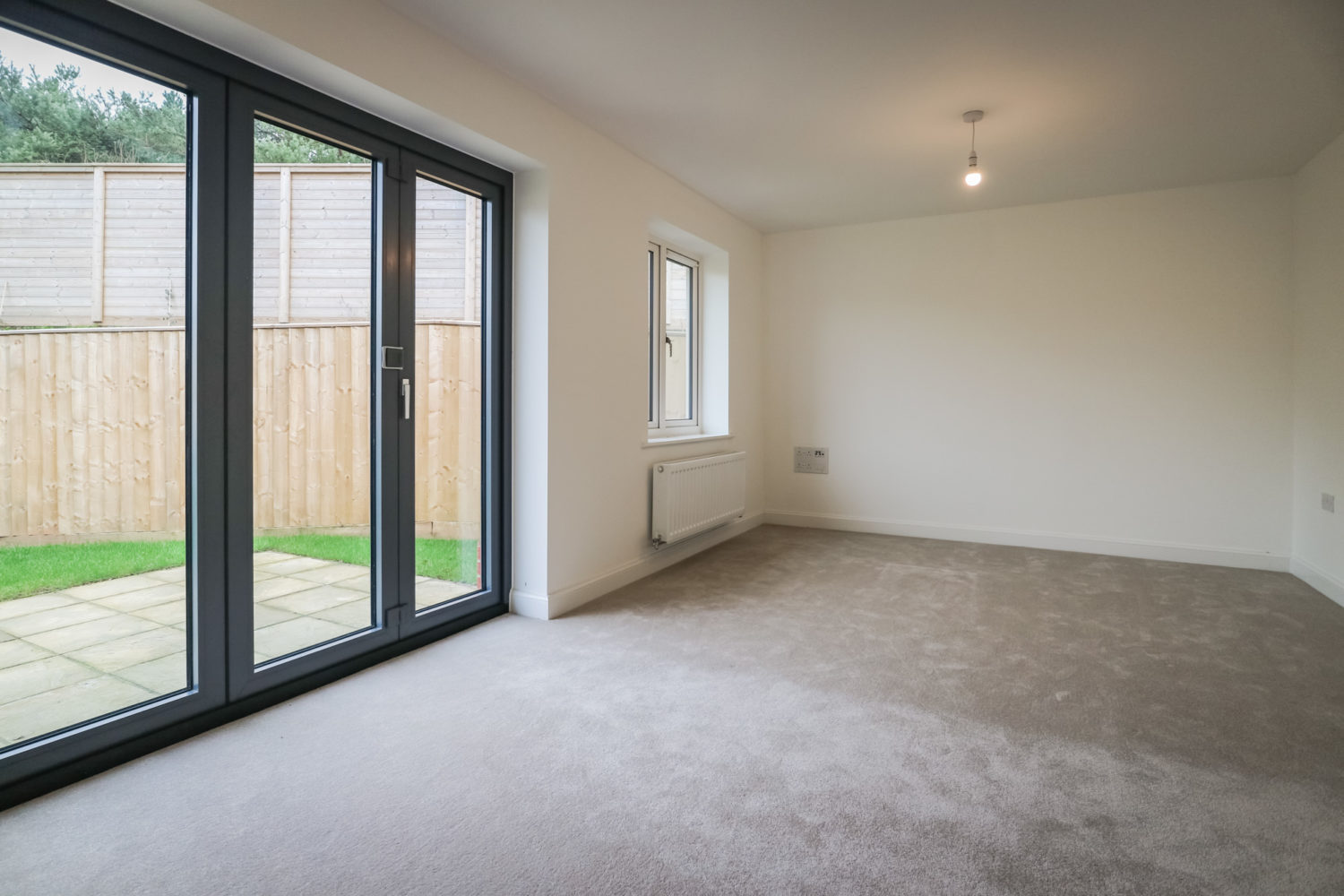 moonhill-int-pl16-6677_MR