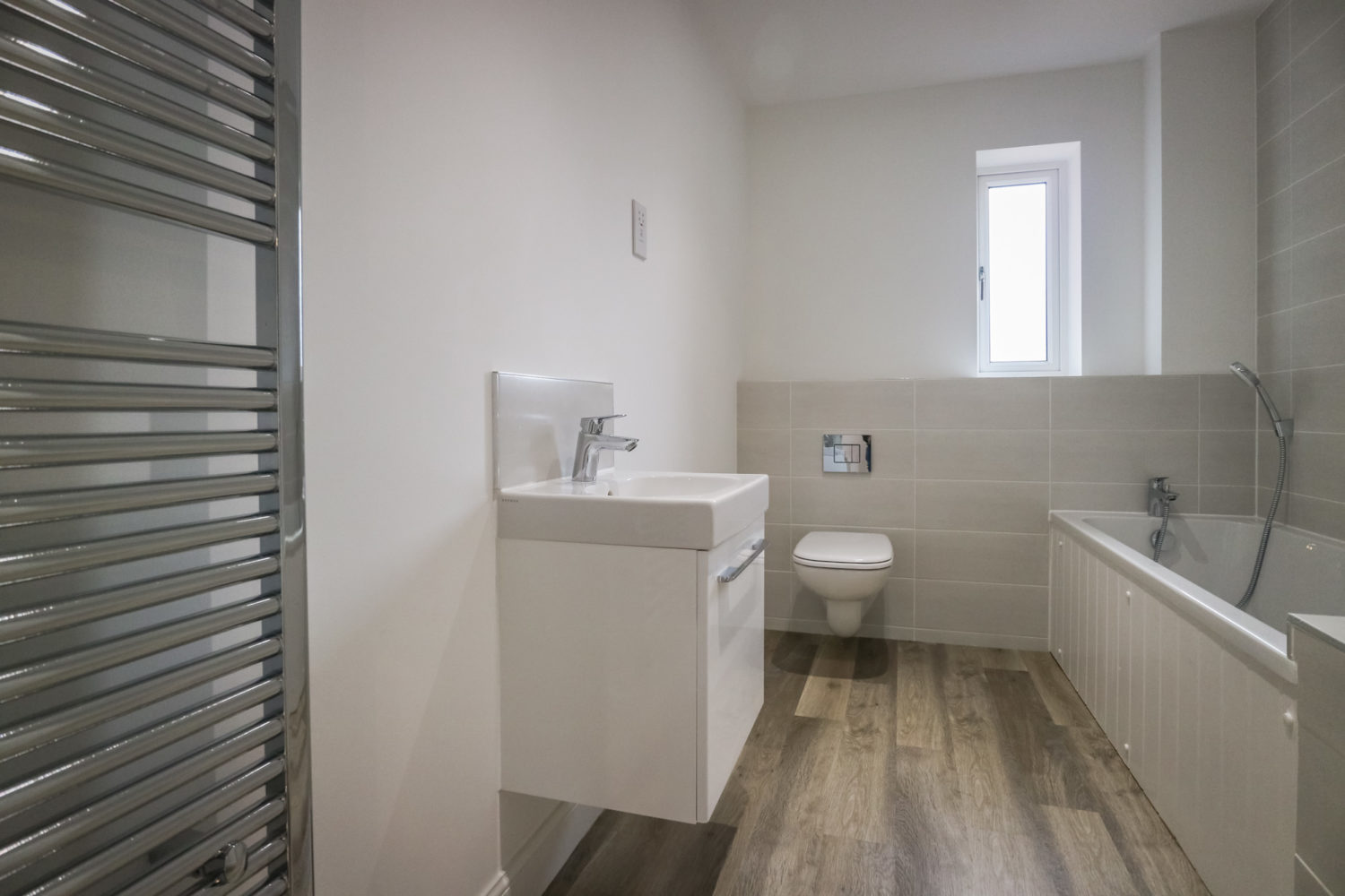 moonhill-int-pl16-6684_MR