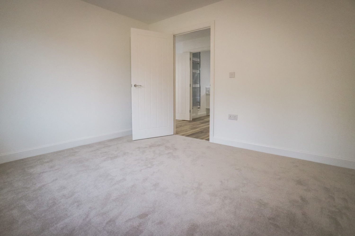 moonhill-int-pl16-6690_MR